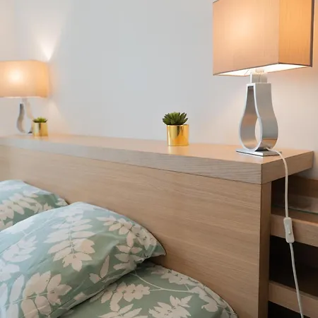 Le Grand Appartement, Parking Prive Lejlighed