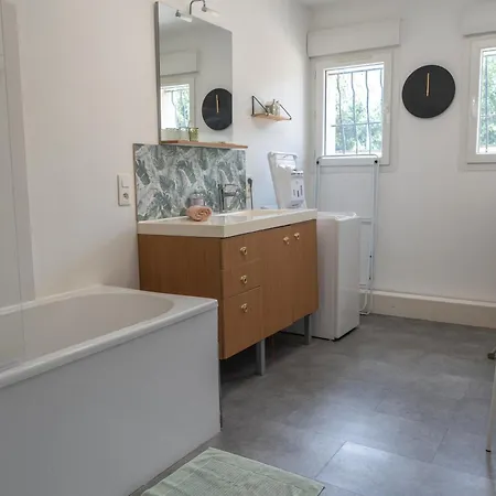 Lägenhet Le Grand Appartement, Parking Prive *